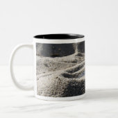 Eine statische Anzeige einer Muschel zur Kampfmitt Zweifarbige Tasse (Links)