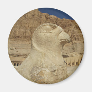 Eine Statue von Horus als Falken an Hatshepsut Magnet