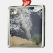 Eine Staubwolke Ornament Aus Metall (Links)