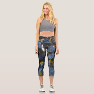 Eine Steinmauer im kroatischen Stil Capri Leggings