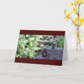 Eine Steinmauer in einem grünen Garten Karte (Gelbe Blume)