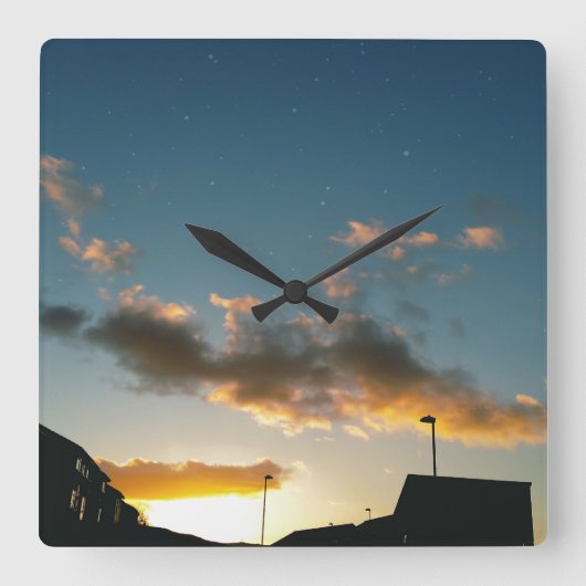 Eine sterngekrönte Straße Quadratische Wanduhr (Vorderseite)