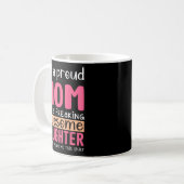 Eine stolze Mama Shirt Geschenk von Tochter-Funny  Kaffeetasse (Vorderseite Links)