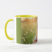 Eine strahlende Helena Chevalier in blühender Tass Tasse (Links)