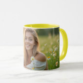 Eine strahlende Helena Chevalier in blühender Tass Tasse (VorderseiteRechts)