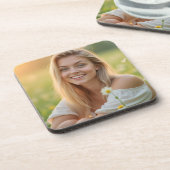 Eine strahlende Helena Chevalier in blühender Wies Getränkeuntersetzer (Linke Seite)