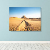 Eine Straße zur Pyramide Leinwanddruck (Insitu (Holzboden))