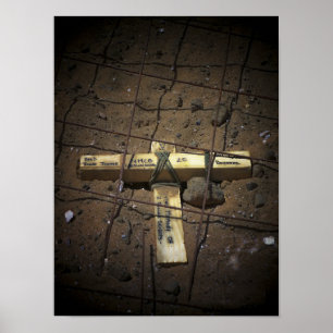 Eine Straßenreparatur-Crew setzt ein Kreuz Poster