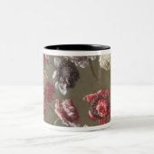 Eine Studie der Pfingstrosen (Öl auf Leinwand) Zweifarbige Tasse (Mittel)