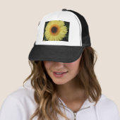 Eine Sunburst-Blume Truckerkappe (Beispiel)