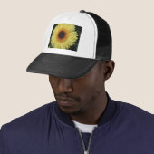 Eine Sunburst-Blume Truckerkappe (Beispiel)
