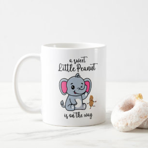 Eine süße kleine Erdnuss ist auf dem Weg Neues Bab Kaffeetasse