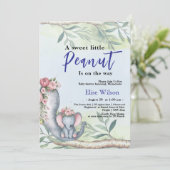 Eine süße kleine Erdnuss ist unterwegs Einladung (Stehend Vorderseite)