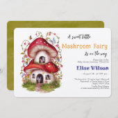 Eine süße, kleine Mashroom-Fee ist unterwegs Einladung (Vorne/Hinten)