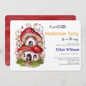 Eine süße, kleine Mashroom-Fee ist unterwegs Einladung (Vorne/Hinten)