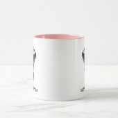 Eine süße Porzellanmaus mit Reflektion. Tasse (Zentrum)