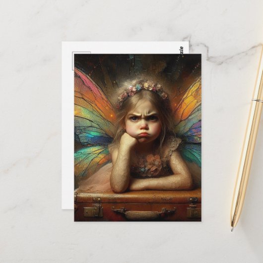 Eine süße, verärgerte Fee mit Koffern Postkarte (Vorderseite/Rückseite Beispiel)