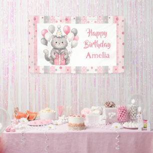 Eine süße, verspielte Katze mit personalisiertem G Banner
