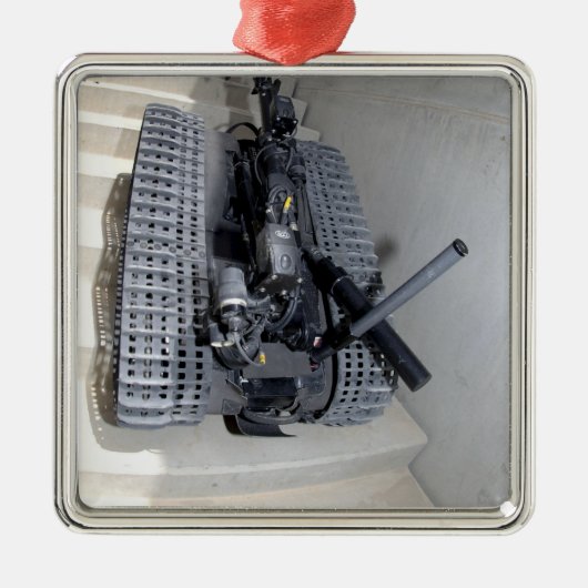 Eine Talon 3B Robotereinheit, die einen Flug des A Silbernes Ornament (Vorne)