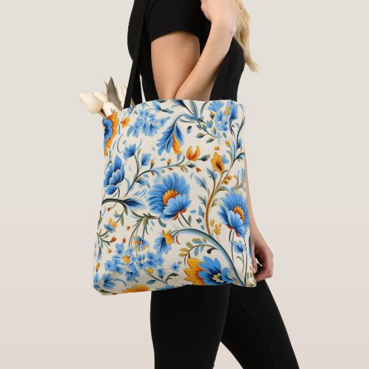 Eine Tasche mit schwarzen Griffen mit einem lebend (Von Nahem)