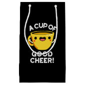 Eine Tasse guten Cheer Funny Cup Pun Dark BG Kleine Geschenktüte (Vorderseite)