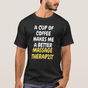 Eine Tasse Kaffee macht mich zu einer besseren MAS T-Shirt