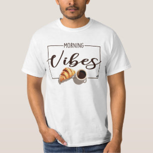 Eine Tasse Kaffee mit Croissant Abbildung T-Shirt