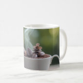 Eine Tasse Kaffeebohnen. (VorderseiteRechts)