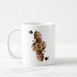 Eine Tasse mit dem Bild des Pik-Königs