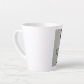 Eine Tasse mit Friedenstaube und Schrift (Linke Ecke)