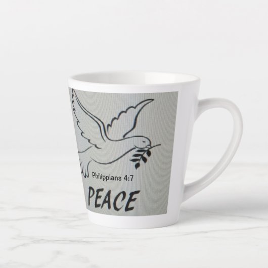 Eine Tasse mit Friedenstaube und Schrift (Rechts)