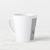 Eine Tasse mit Friedenstaube und Schrift (Linke Ecke)