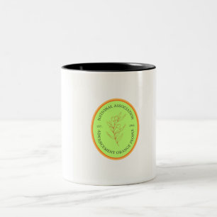 Eine Tasse mit NAAOP-Logo (eine satirische Wendung