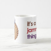 Eine Tasse Tee u. eine Scheibe von Bake® - Jammy (Mittel)