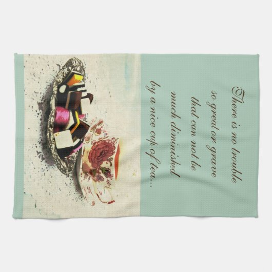 Eine Tasse Tee und Süßigkeiten mit Zitat Geschirrtuch (Horizontal)