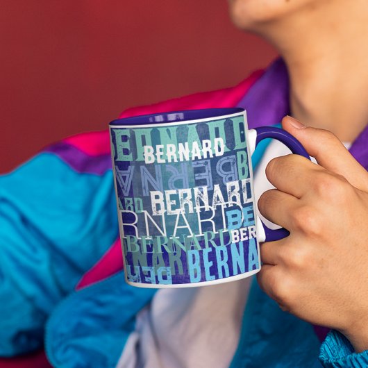 Eine Tasse voller blauer Namen