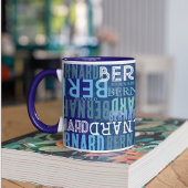 Eine Tasse voller blauer Namen