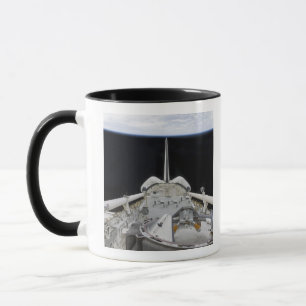 Eine teilweise Ansicht der Raumfähre Tasse