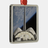 Eine teilweise Sicht auf das Space Shuttle Endeavo Silbernes Ornament (Rechts)