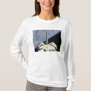 Eine teilweise Sicht auf das Space Shuttle Endeavo T-Shirt