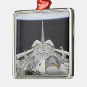 Eine teilweise Sicht auf den Space Shuttle Ornament Aus Metall (Links)