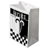 Eine Tierkreiszeichen-Geschenktasche für Widder Mittlere Geschenktüte (Vorderseite Schrägansicht)