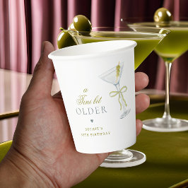 Eine Tini Bit ältere Martini-Cocktail Geburtstagsp Pappbecher