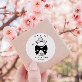 Eine tini Bit Older Martini Geburtstagsparty Runder Aufkleber