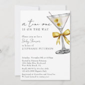 Eine Tini One Minimal Chic Yellow Martini Babydusc Einladung (Vorderseite)