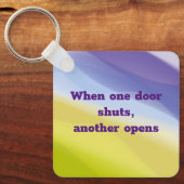 Eine Tür öffnet Sprichwort Weisheitslavene Schlüsselanhänger (Vorderseite)