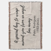 Eine Umarmung aus der Engelwurzeldecke Decke (Vorderseite Vertikal)