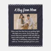 Eine Umarmung aus der Mama Personalisierter Mutter Fleecedecke (Vorderseite)