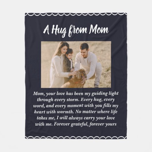 Eine Umarmung aus der Mama Personalisierter Mutter Fleecedecke (Vorderseite)