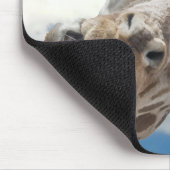 Eine unverschämte Giraffe mit Haltung Mousepad (Ecke)